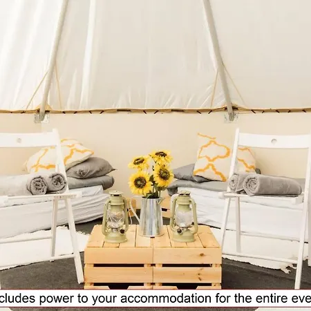 Silverstone Glamping And Pre-Pitched Camping With Intentsgp Room photo