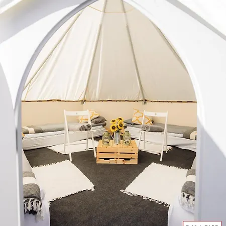 Silverstone Glamping And Pre-Pitched Camping With Intentsgp Room photo