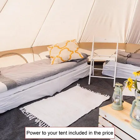Silverstone Glamping And Pre-Pitched Camping With Intentsgp Room photo