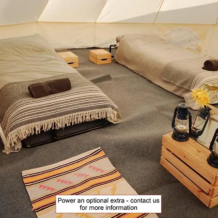 Silverstone Glamping And Pre-Pitched Camping With Intentsgp Room photo