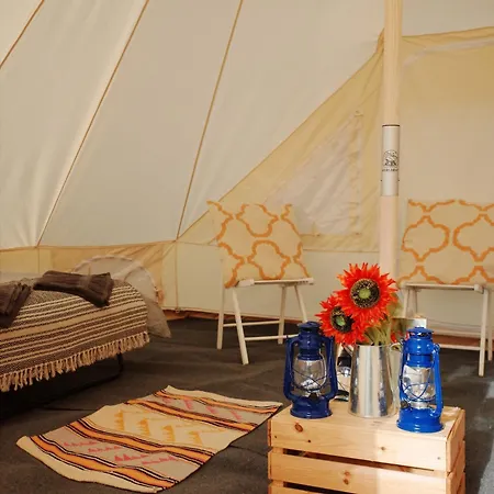 Silverstone Glamping And Pre-Pitched Camping With Intentsgp Room photo