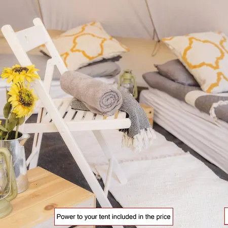 Silverstone Glamping And Pre-Pitched Camping With Intentsgp Room photo