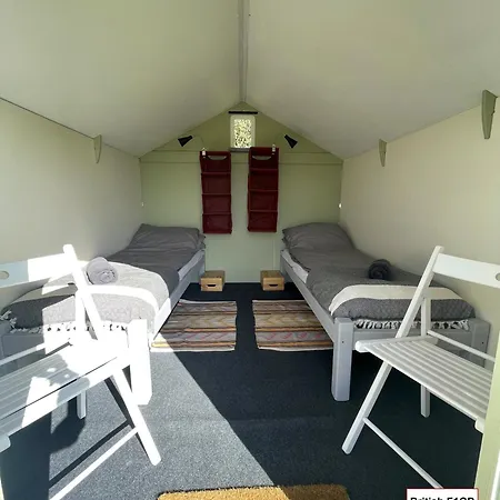 Silverstone Glamping And Pre-Pitched Camping With Intentsgp Room photo