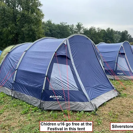 Silverstone Glamping And Pre-Pitched Camping With Intentsgp Room photo