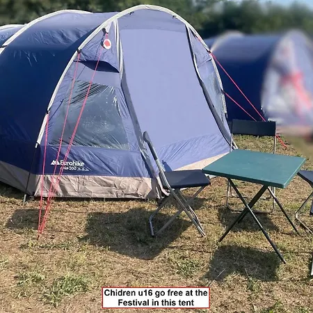 Silverstone Glamping And Pre-Pitched Camping With Intentsgp Room photo