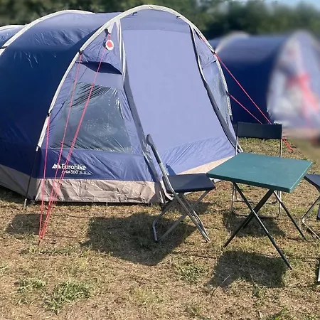 Silverstone Glamping And Pre-Pitched Camping With Intentsgp Room photo