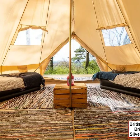 Silverstone Glamping And Pre-Pitched Camping With Intentsgp Room photo