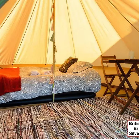 Silverstone Glamping And Pre-Pitched Camping With Intentsgp Room photo