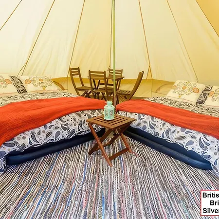Silverstone Glamping And Pre-Pitched Camping With Intentsgp Room photo