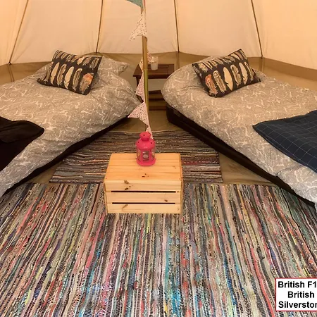Silverstone Glamping And Pre-Pitched Camping With Intentsgp Room photo
