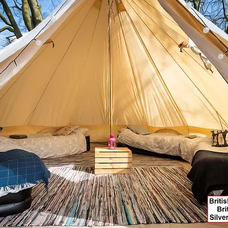 Silverstone Glamping And Pre-Pitched Camping With Intentsgp Room photo