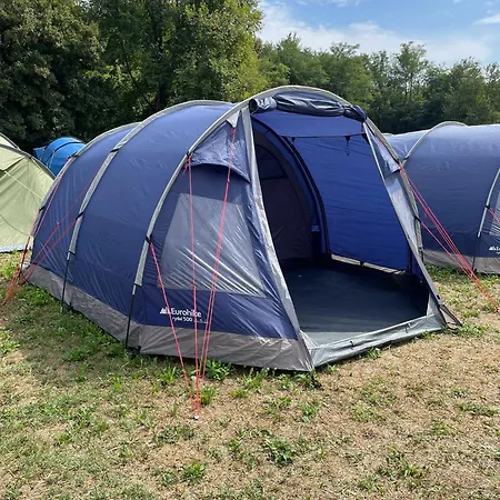 Silverstone Glamping And Pre-Pitched Camping With Intentsgp Room photo