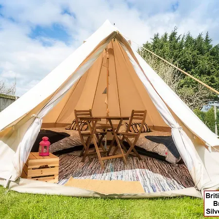 Silverstone Glamping And Pre-Pitched Camping With Intentsgp Room photo