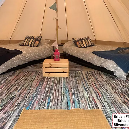 Silverstone Glamping And Pre-Pitched Camping With Intentsgp Room photo