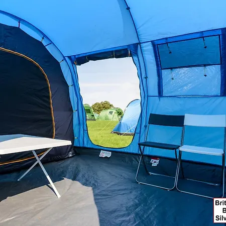 Silverstone Glamping And Pre-Pitched Camping With Intentsgp Room photo
