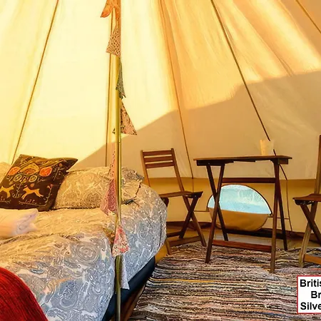 Silverstone Glamping And Pre-Pitched Camping With Intentsgp Room photo