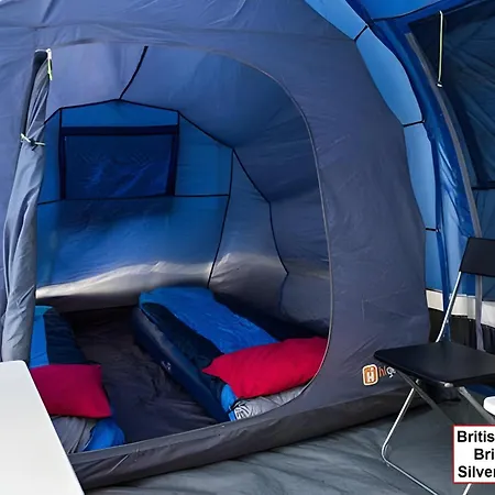 Silverstone Glamping And Pre-Pitched Camping With Intentsgp Room photo