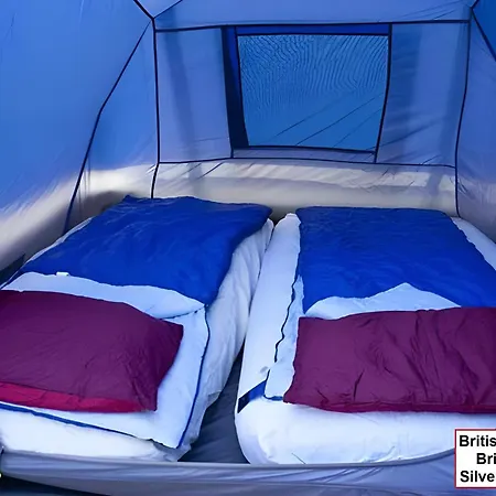 Silverstone Glamping And Pre-Pitched Camping With Intentsgp Room photo