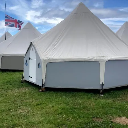 Silverstone Glamping And Pre-Pitched Camping With Intentsgp Exterior photo